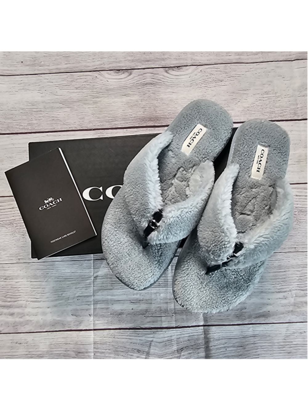 NWT Coach sz 8 Hampton flip flops, light blue